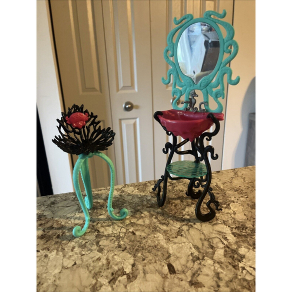 Monster High‎ Lagoona Blue Vanity Mirrored Sink And Chair Playset Furniture Lot